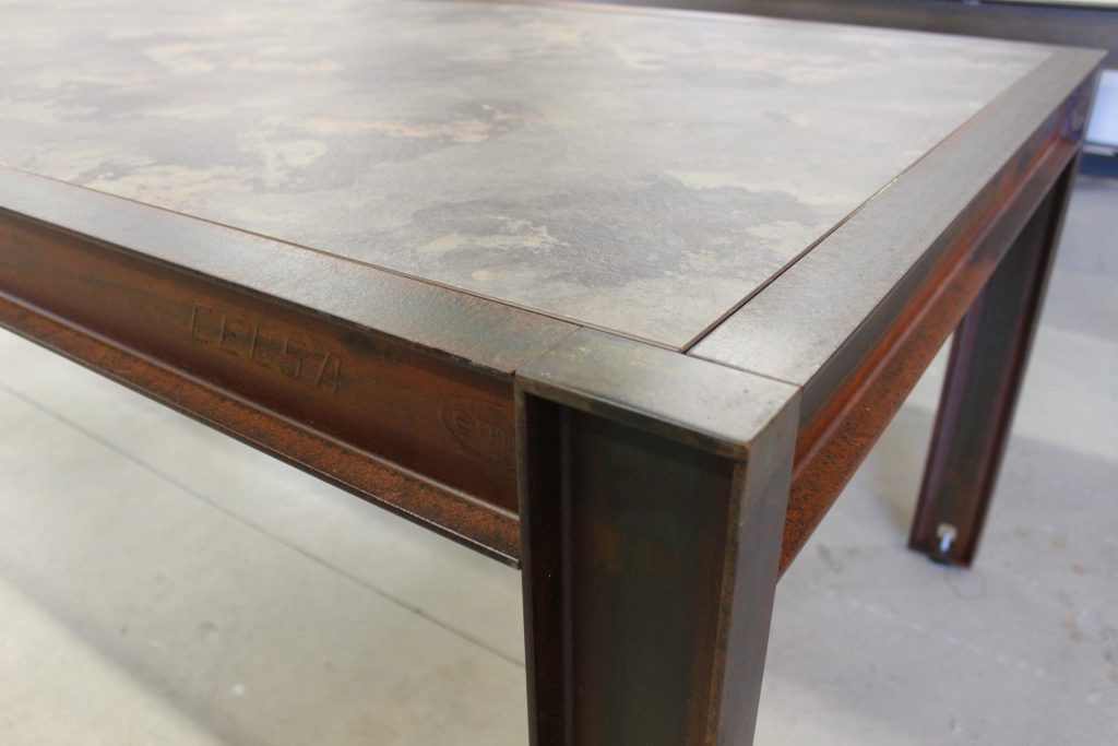 Table de style industriel