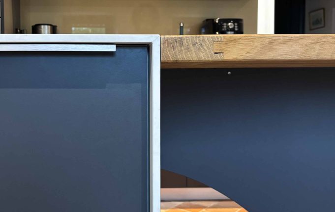 Cuisine sur-mesure marbre et bois