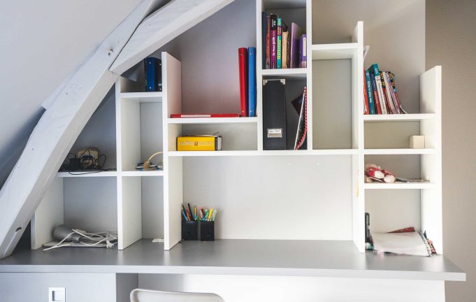 bibliothèque chambre sous combles