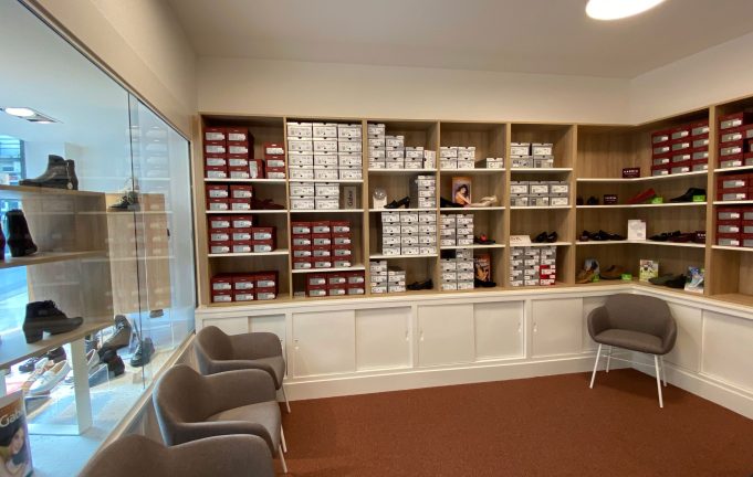 magasin chaussures 06